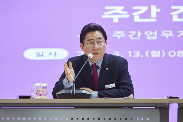 박경귀 아산시장, 주간 간부회의 장면