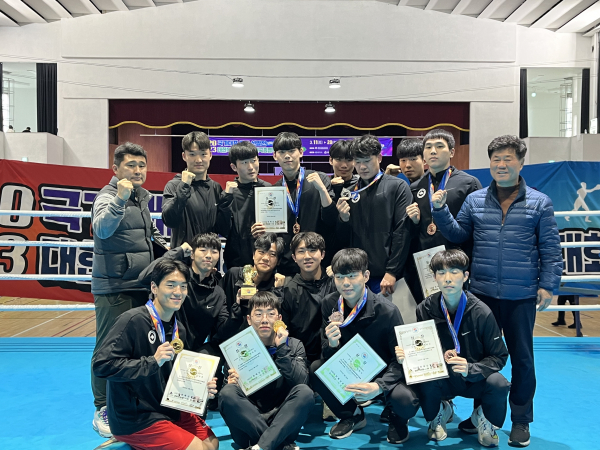 단체 기념사진 (우) 한정훈 감독