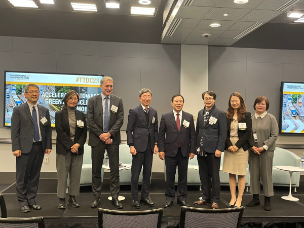 미국에서 열린 교통혁신포럼에 참석 단체사진