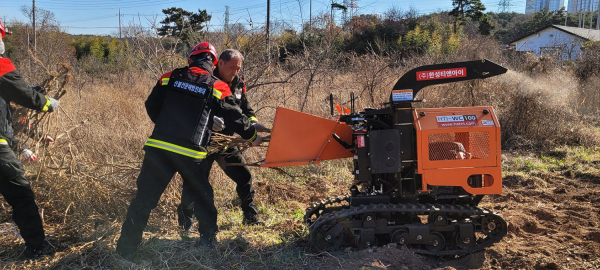 지난 14에 찾아가는 농산부산물 파쇄단이 온석동에서 농산부산물을 파쇄하는 모습