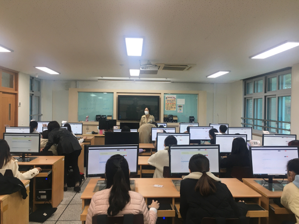 관내 초·중학교 신청 학생들을 대상으로 학습 표준화 검사 서비스 진행 모습