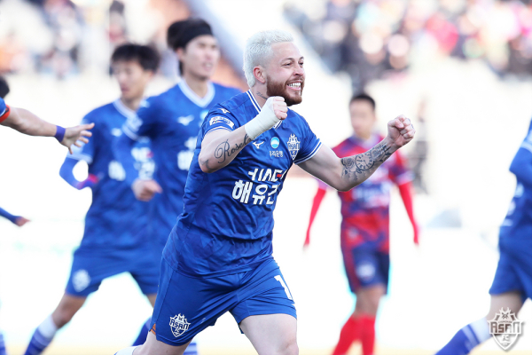 충남아산FC 선수들 경기 모습