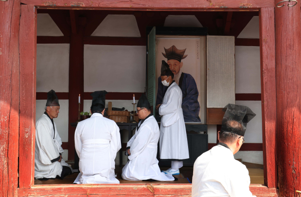 문충사 춘계 제향봉행 모습