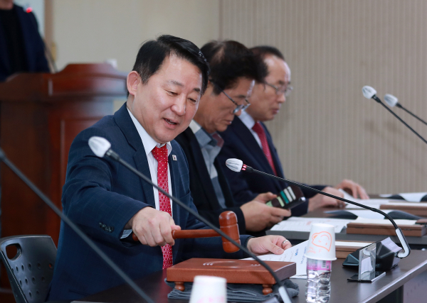 20일 서구청 장태산실에서 열린 서구 인재육성장학재단 이사회 회의 장면