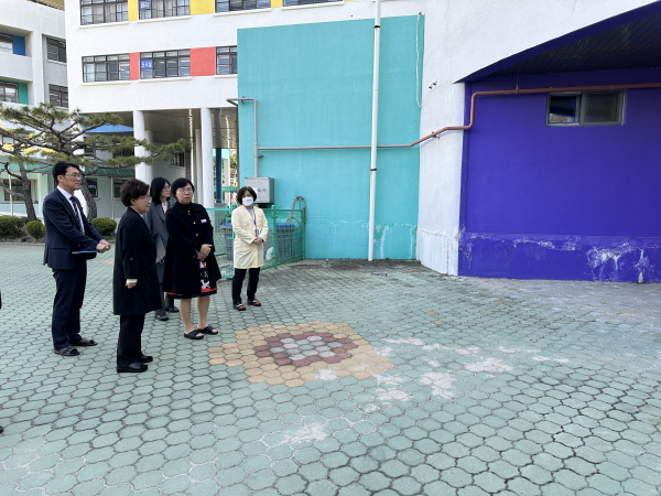 고유빈 교육장, 신임 교장 부임 학교 현장 방문 시설점검 모습 (판암초)
