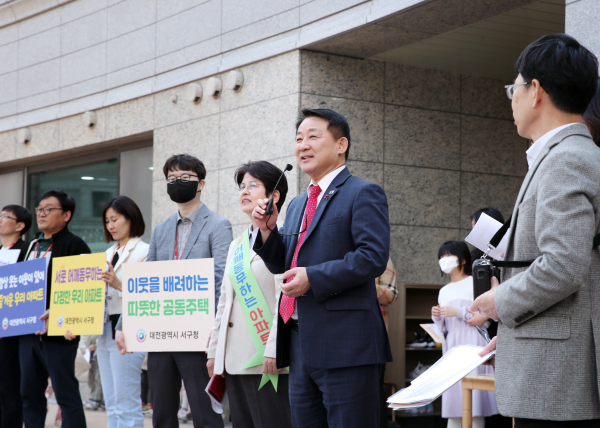 지난 20일 열린 어깨동무 캠페인 실시 장면