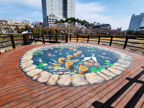 중앙호수공원에 설치된 트릭아트 모습