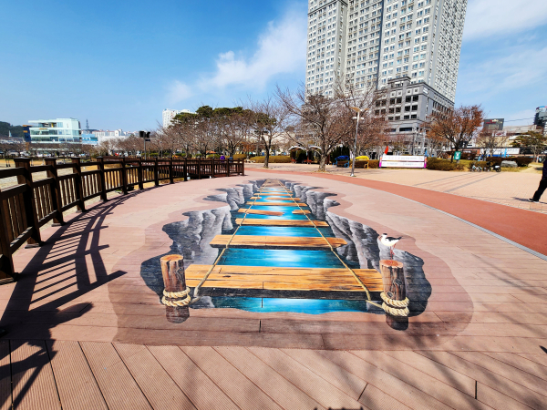 중앙호수공원에 설치된 트릭아트 모습