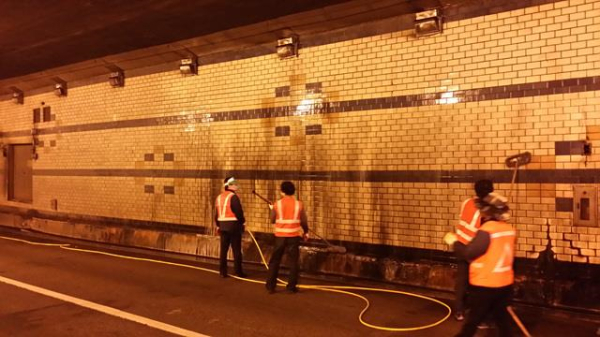 지하차도 벽면 세척 사진