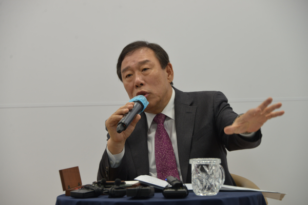 기자간담회 하는 최민호 세종시장