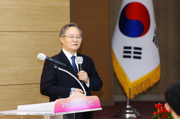 조용진 교수가 23일 시청 대회의실에서 특강을 하는 모습