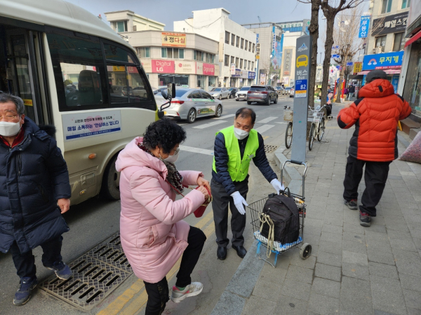 교통사고 예방 캠페인 및 봄철맞이 승하차도우미 활동 펼쳐