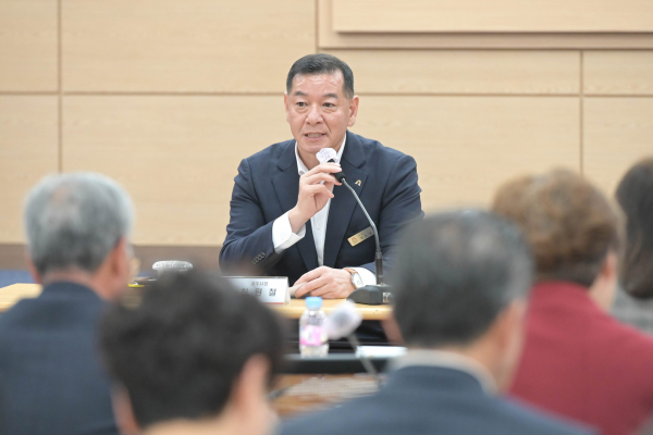 공주시 주민참여예산위원회 총회 개최에서 최원철 공주시장 인사말 모습