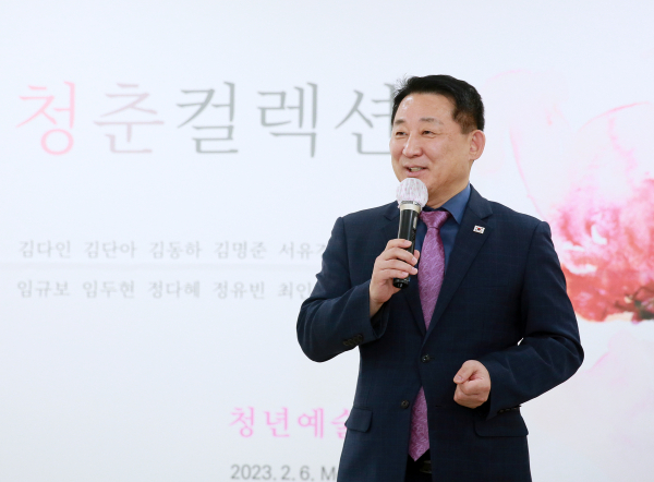 서구청 2층 로비에서 열린 청춘컬렉션 개최 장면