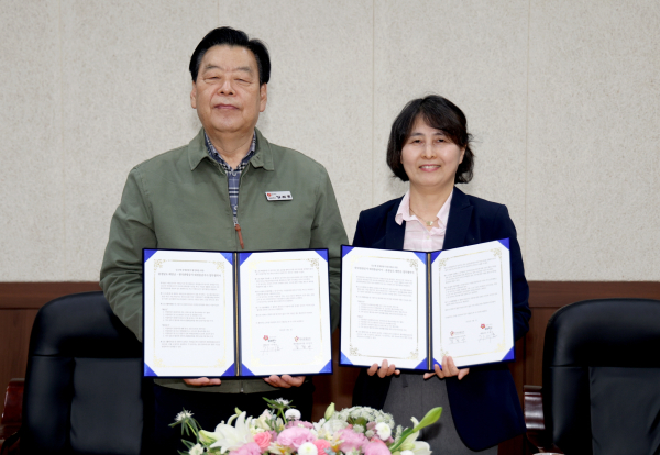 지난 27일 군청 중회의실에서 열린 ‘태안군-한국관광공사 대전충남지사 간 업무협약식’ 모습.