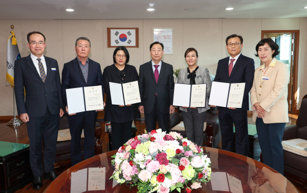 감사자문위원회 위원 위촉장 수여 모습