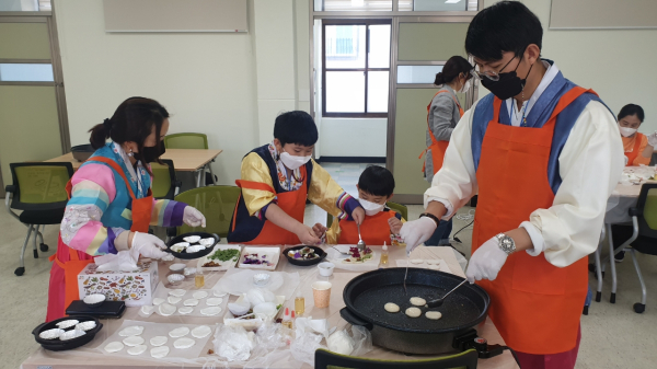 삼월 삼짇날 전통세시풍속 체험 (화전 만들기 행사)