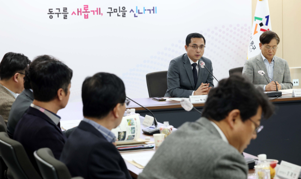 정책자문단 회의하고 있는 모습