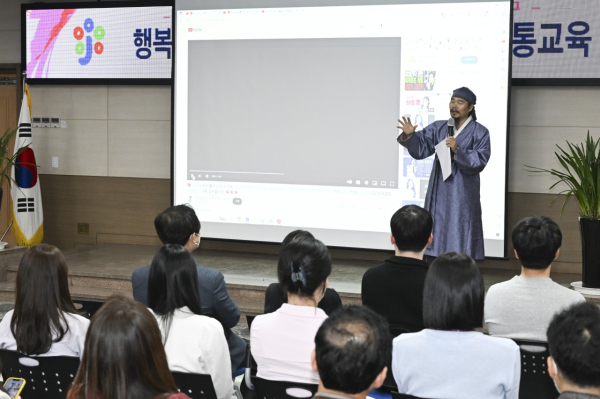 29일 김봉곤 훈장 초청, 고전 속 선인들에게 배우는 공감과 소통 특강 진행 모습