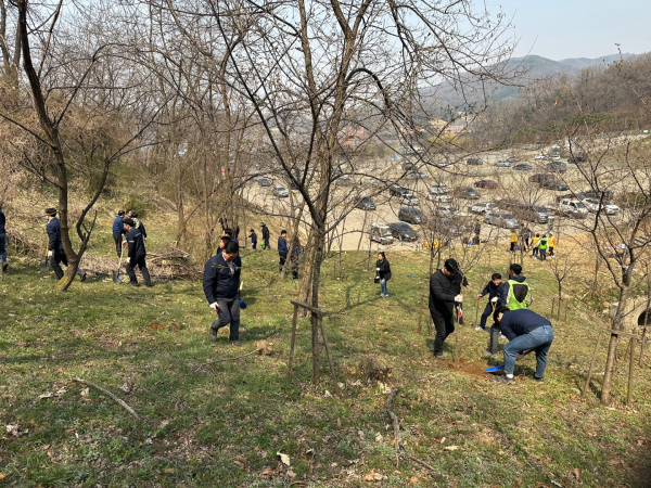 식목행사 진행 장면/아산시시설관리공단 제공