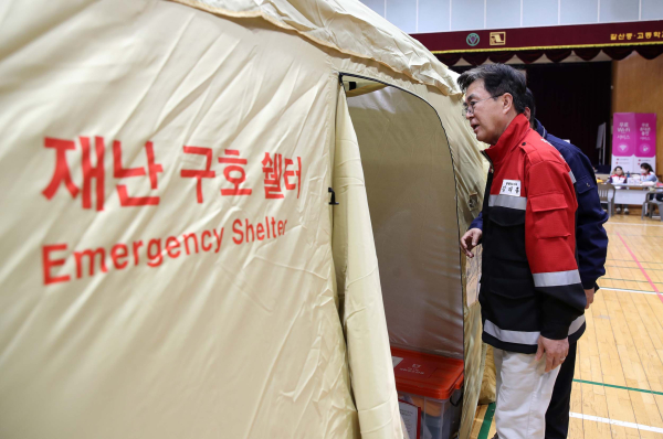 김태흠 충남지사, 주민 대피소 갈산중고등학교 방문