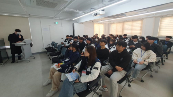 당진시 원도심 도시재생사업지 대학생 설명 모습