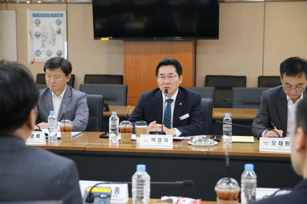 박경귀 시장, KTL 서울분원 찾아 전국적 바이오허브 구축 논의  현장토론회 장면