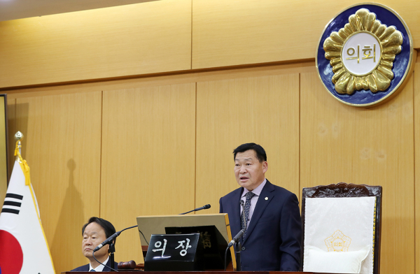 서산시의회, 제284회 임시회 개회식에서 김맹호 의장 모습