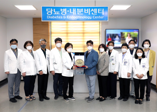 당뇨병 교육 인증병원 현판식 기념사진/단국대병원 제공