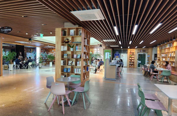 ‘공주시청 북카페’ 복합문화공간
