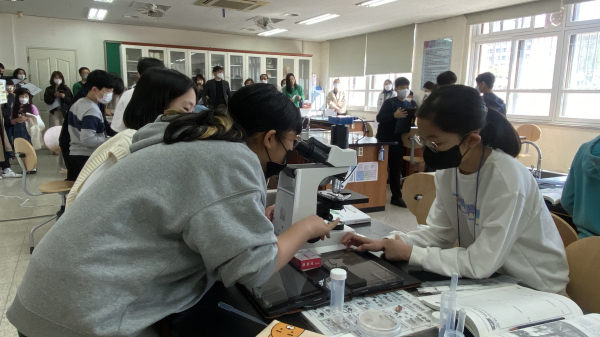 지난 8일 학부모를 초청하여 학부모 공개수업 실시 모습