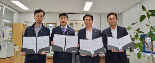 (좌측부터) 대전도시공사 윤우석 보상분양팀장, 이상윤 경영지원처장, KB국민은행 장필곤 충청4지역본부 본부장, 양덕모 대전은행동종합금융센터 지점장