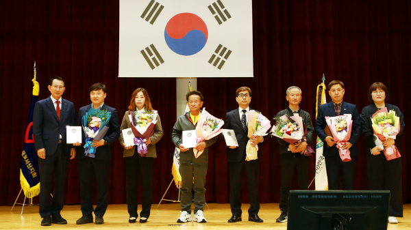 18일 서산시민체육관에서 열린 제43회 장애인 날 기념식 및 어울림한마당 모습