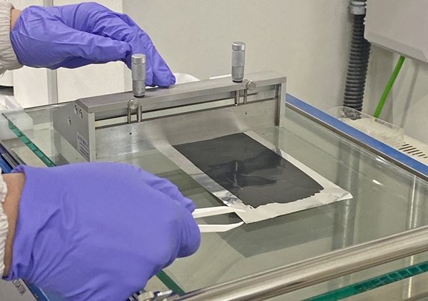 나트륨폴리아크릴레이트 바인더를 적용해서 제작 중인 양극