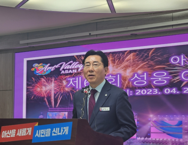 성웅 이순신 축제에 대해 브리핑하는 박경귀 아산시장/박동혁 기자