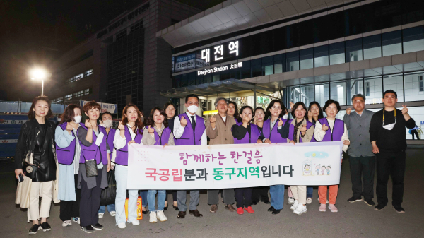 노숙인 무료급식 봉사 진행 단체사진