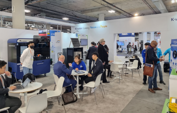 사진은 2023년 1월 미국 라스베이거스에서 진행된 CES 2023에 참여한 한국수자원공사 홍보 전시관 모습
