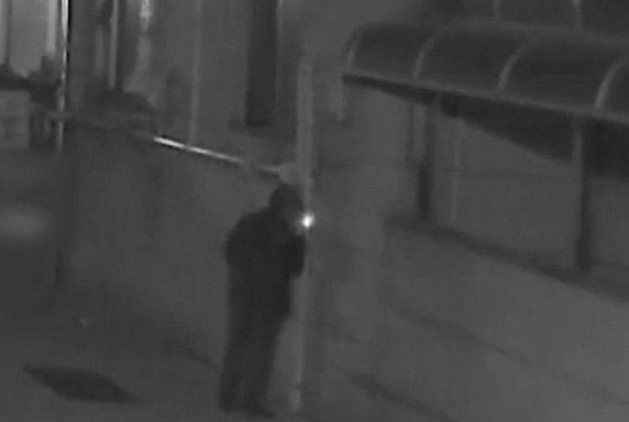 도시가스사업법 위반 혐의로 구속된 60대 남성이 가스밸브를 망가뜨리고 있는 장면. (대전경찰청 제공)