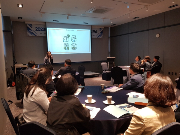 학교 업무 역량 향상을 위한 버크만 검사 기반 리더십 연수 진행 모습