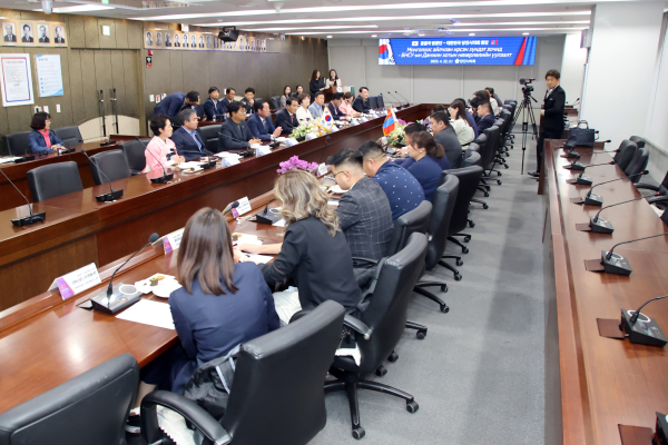 몽골 4개지역 의장단 접견 및 환담 진행 모습