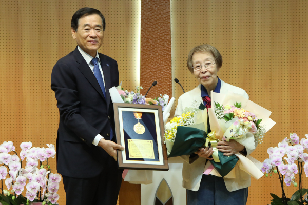 26일, 서초순 명예교수 ‘대학장’ 수여식 개최 모습
