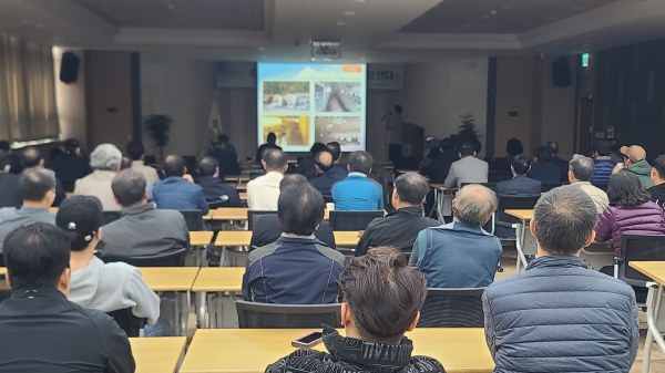 양돈농가 대상으로 축산환경개선교육 실시 모습