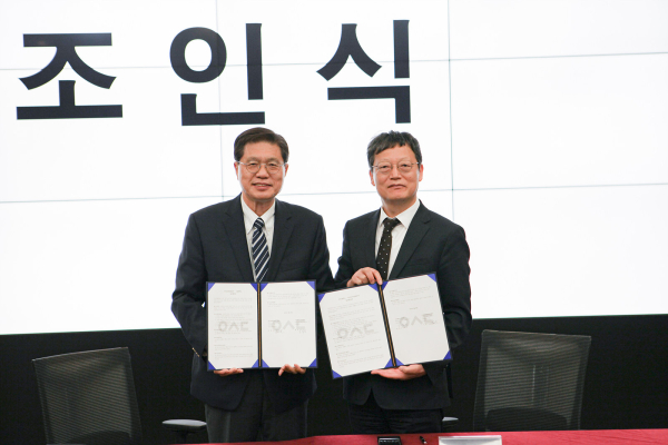 왼쪽부터 :우송대학교(총장 오덕성)와 한국교육방송공사(EBS) 협약 체결 모습