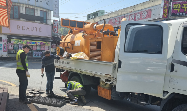 하수 시설물 정비 모습