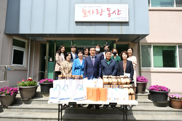 3일, 옥계동 늘사랑아동센터에서 열린 간담회에서 아동양육시설 아동의 자립 지원 활성화 방안애 대해 논의 모습