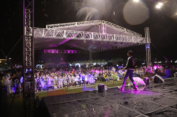 부여 부소산 봄 나들이 축제 현장 모습