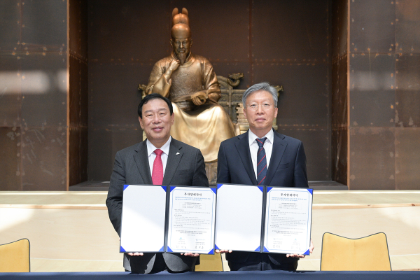 투자협약식 (왼쪽부터 : 최민호세종시장, 김진동 레이크테크놀로지)