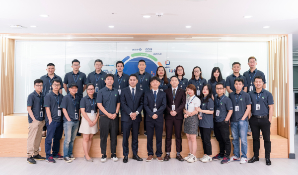 골프존 베트남 R&D센터 임직원 단체사진