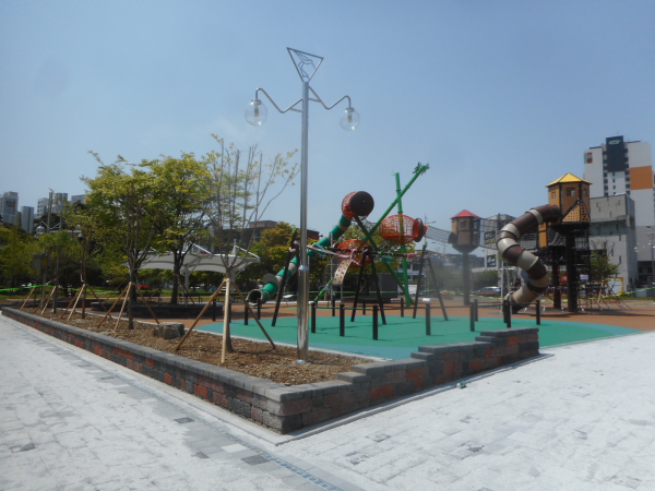 개방을 앞둔 테크노 제1호 근린공원 내 대형놀이터 모습