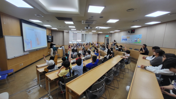 지난 13일 개최된 유성으로 떠나는 과학여행 모습